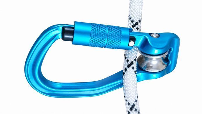 Карабин со встроенным блоком-роликом First Ascent Swing